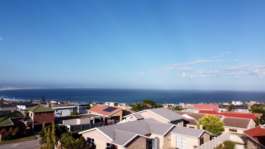 5 Bedroom Property for Sale in Wavecrest Eastern Cape
